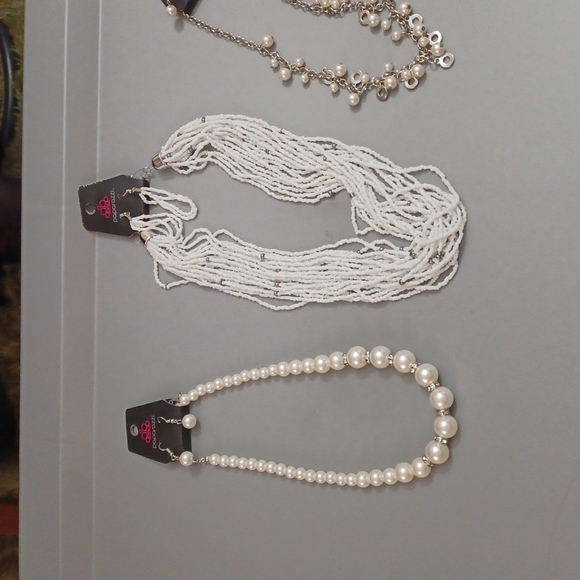 Lot of 4 silver pearl necklaces and earrings sets - Picture 2 of 3